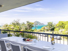 Albacore 3 waterfront pool lift and views